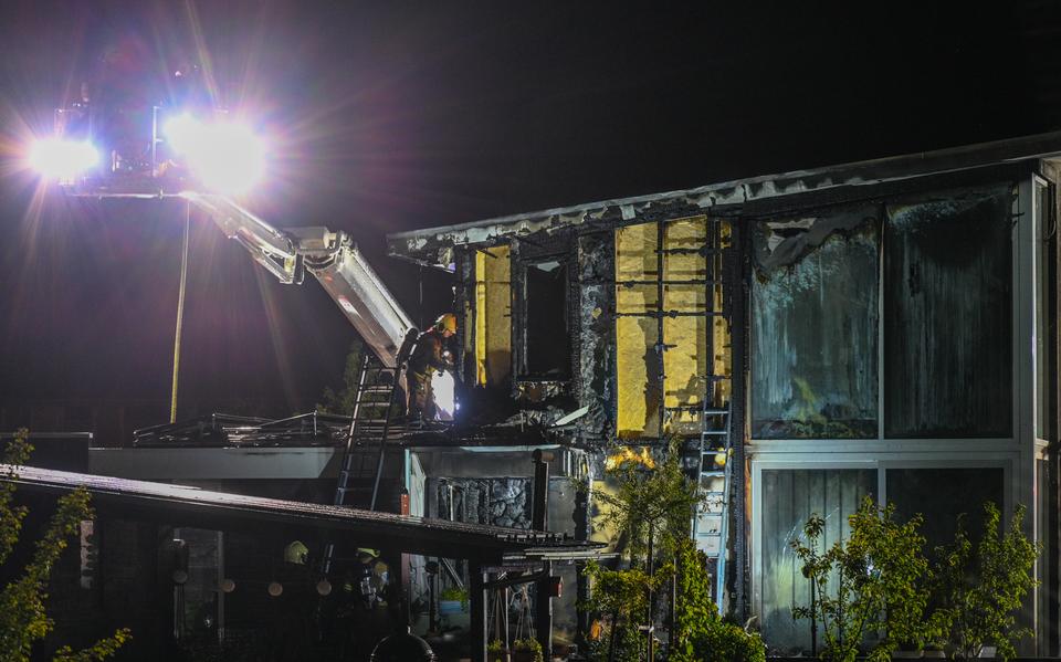 In de nacht van donderdag op vrijdag brak een felle brand uit in een woning in Drachten.