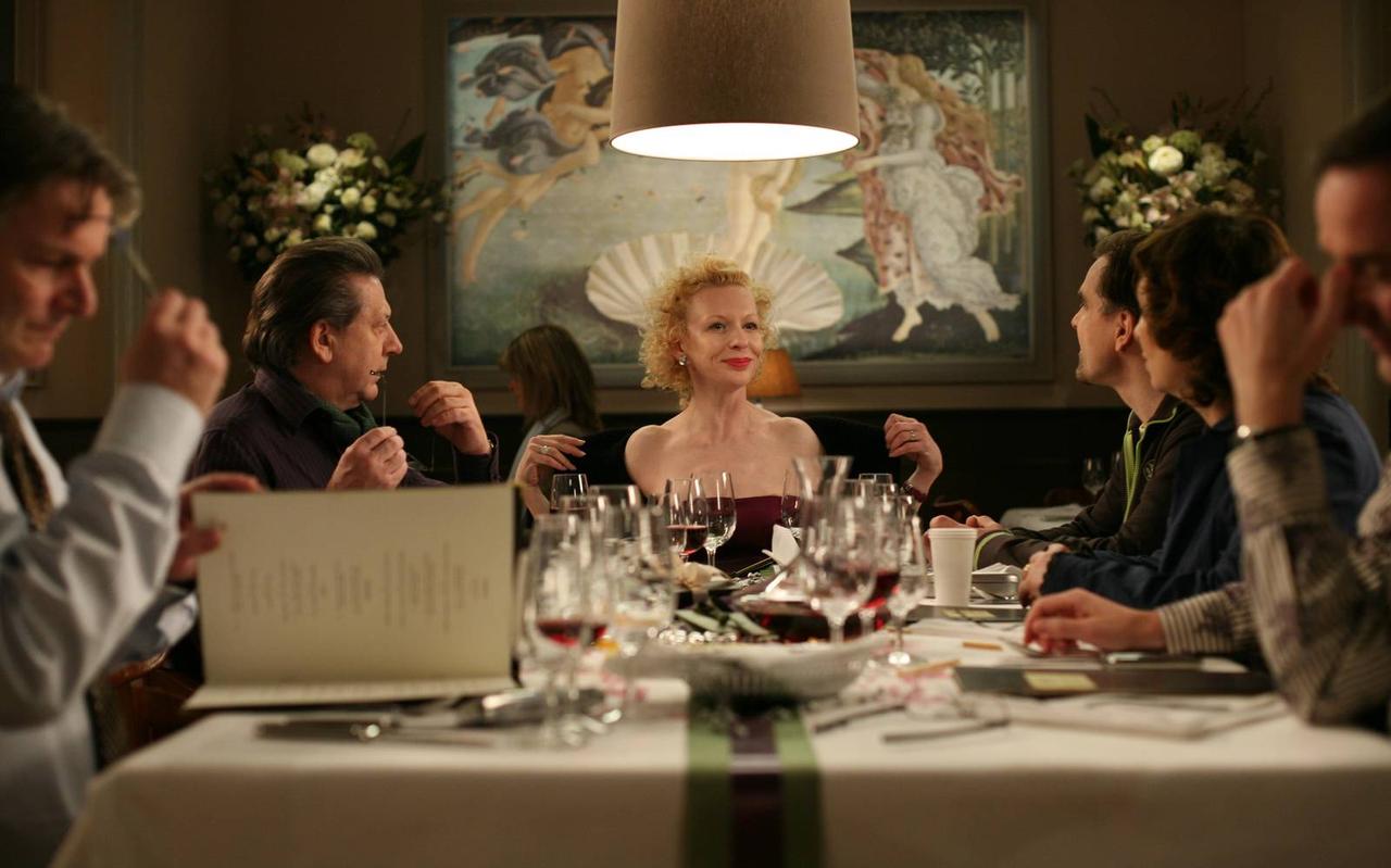 Captain's dinner in 'Triangle of sadness' Captain's dinner in 'Triangle of sadness'