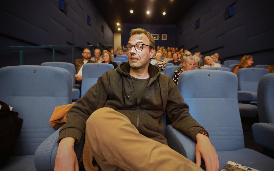 Arjan Hut, Dichter fan Fryslân, voorafgaand aan zijn inleiding over het beroemde gedicht 'The waste land' in filmhuis Slieker.