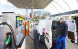Dure klanten bij Oliehandel Postma in Tytsjerk, op iedere verkochte liter verliest het bedrijf een handvol centen.