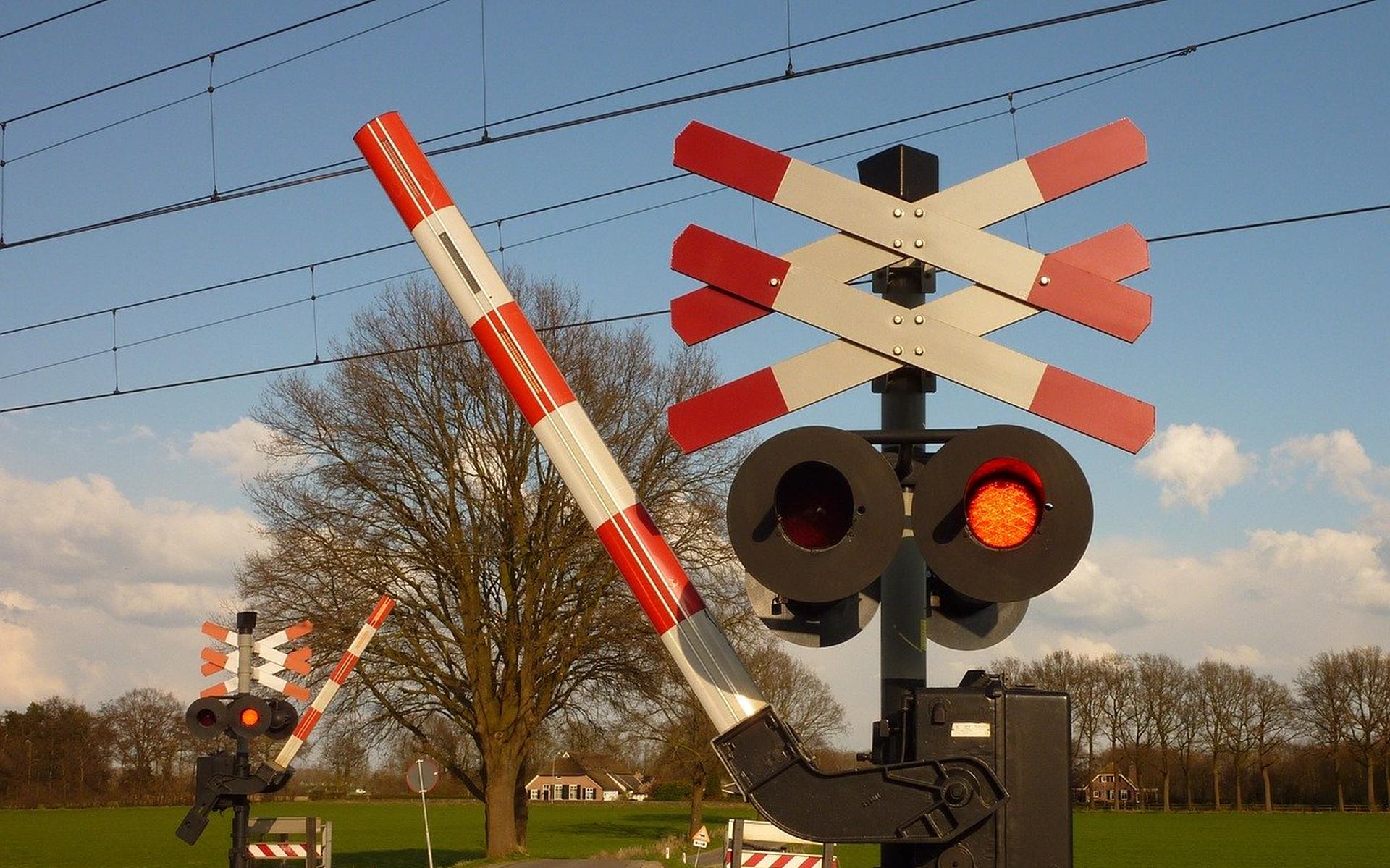 Fietser overleden bij aanrijding met trein bij Oldeholtwolde, politie spreekt van 'tragisch ongeval'