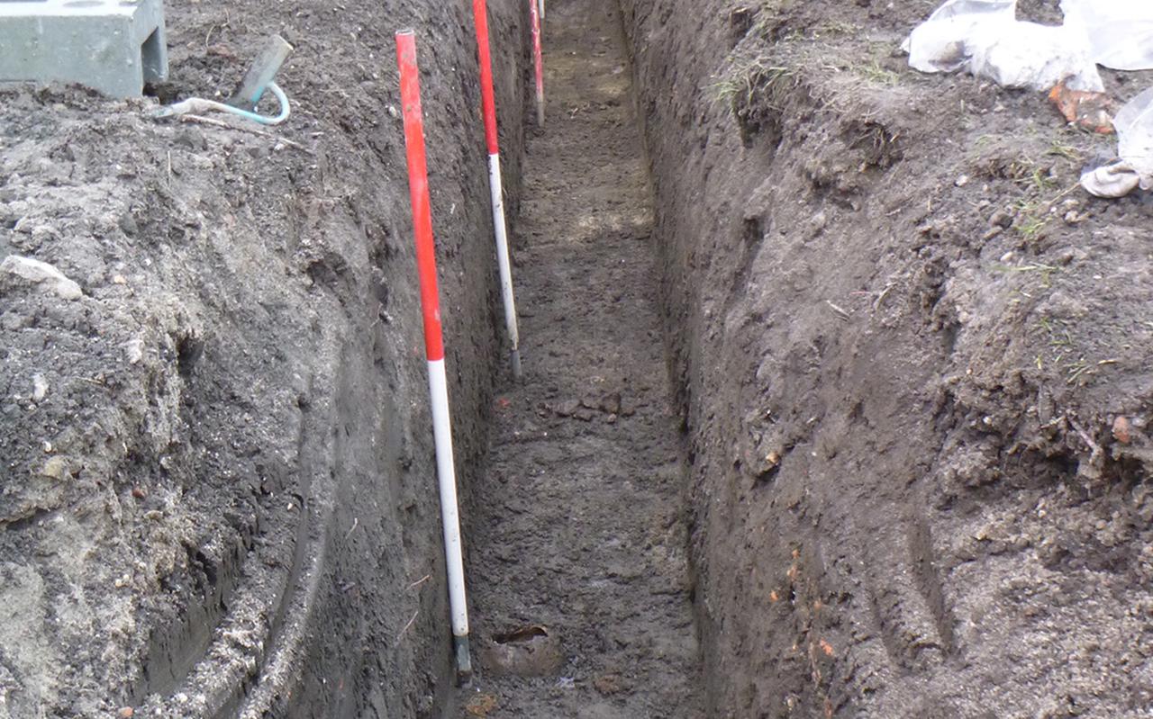 Vier skeletten gevonden tijdens aanleg stroomkabel naast Terptsjerke in Akkrum