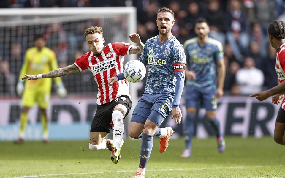 Wie gaat er zondag met het kampioenschap vandoor, PSV of Ajax? 