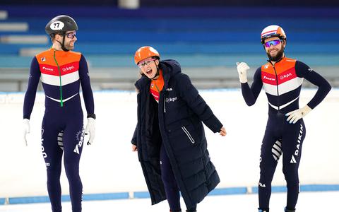 Daan Breeuwsma (links) met de olympiërs Suzanne Schulting en Sjinkie Knegt.