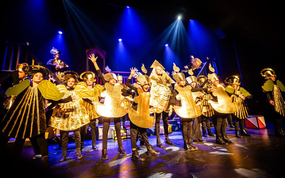 De kostuums zijn een lust voor het oog bij kerstmusical 'De herdertjes lagen bij Drachten'. 