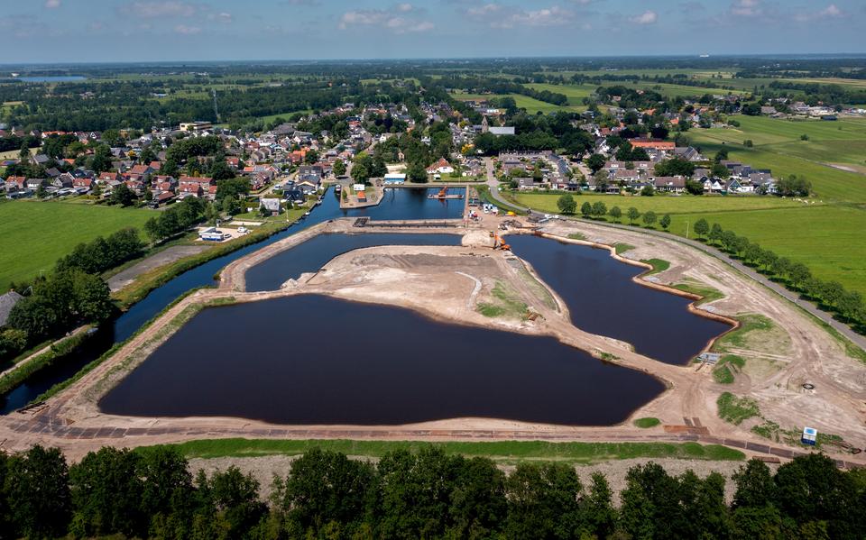 Oudega ondergaat een metamorfose: het havengebied (foto) is aangepakt en er komt een nieuw meer. 