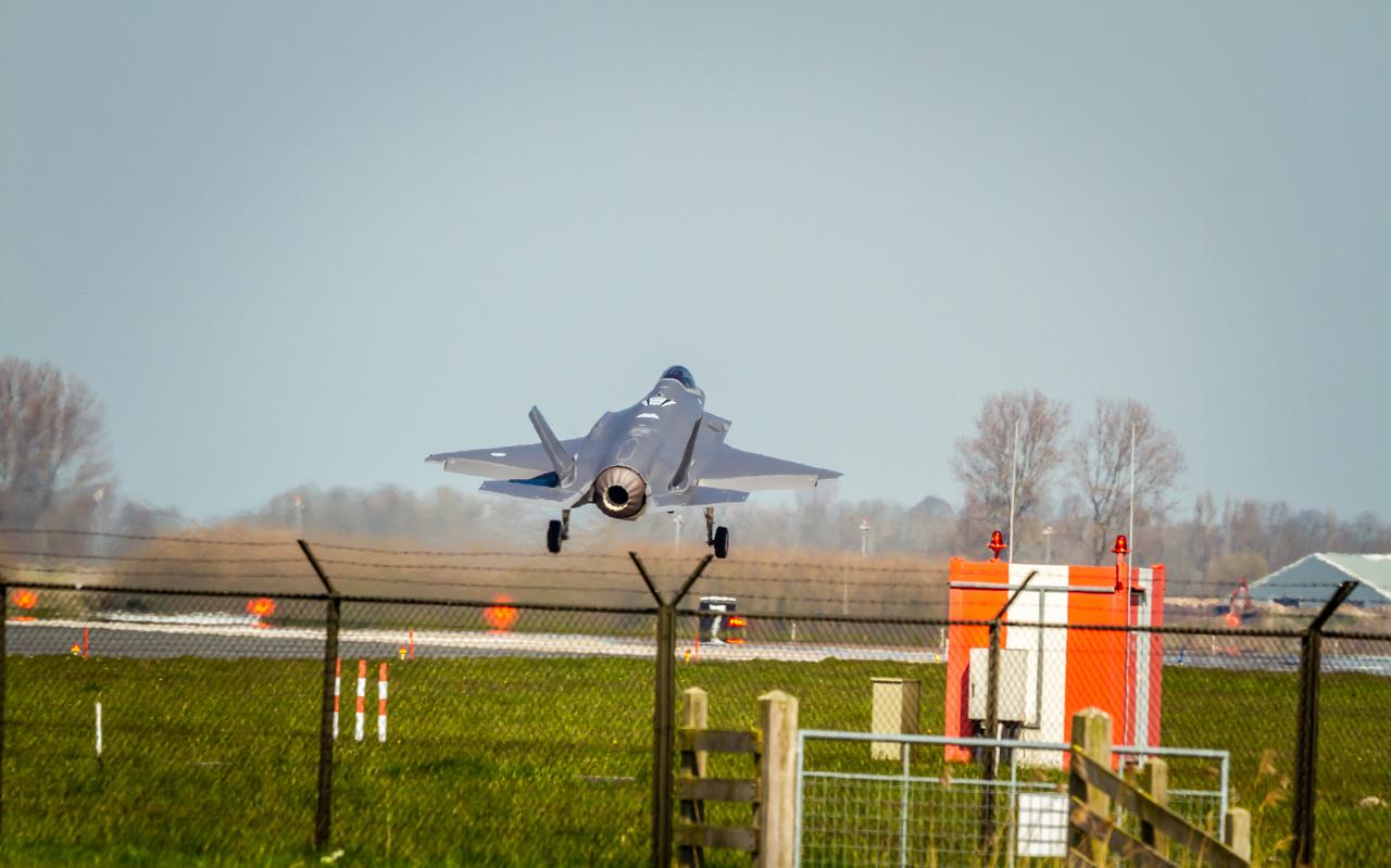 Een F-35, dinsdag op Vliegbasis Leeuwarden. Een F-35, dinsdag op Vliegbasis Leeuwarden.
