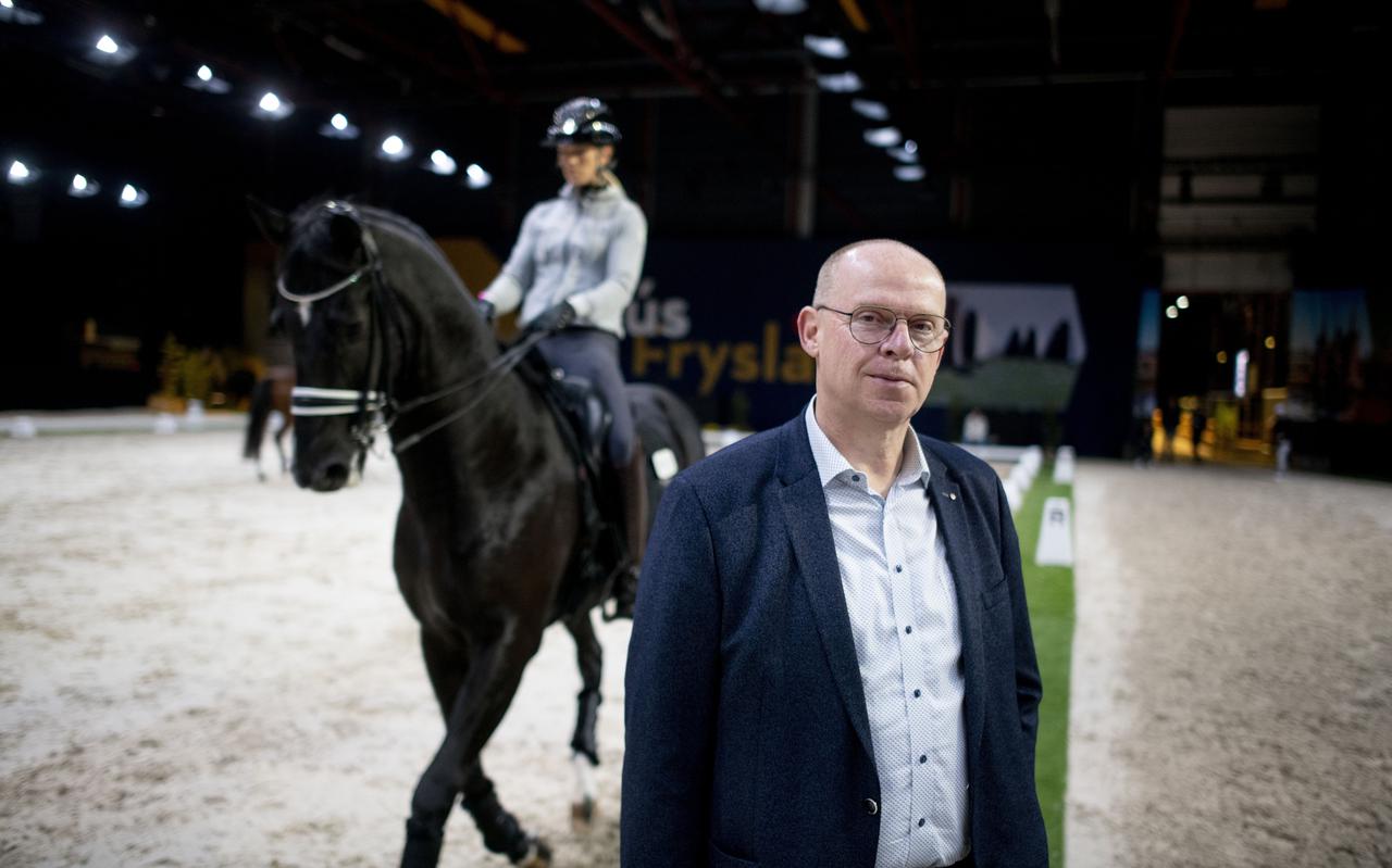 Gerard Tooten bij de paardenpiste van Indoor Friesland.