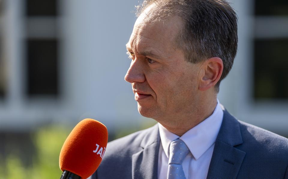 Demissionair minister Eddy van Hijum (Sociale Zaken en Werkgelegenheid) wil de NSC-lijst gaan trekken.