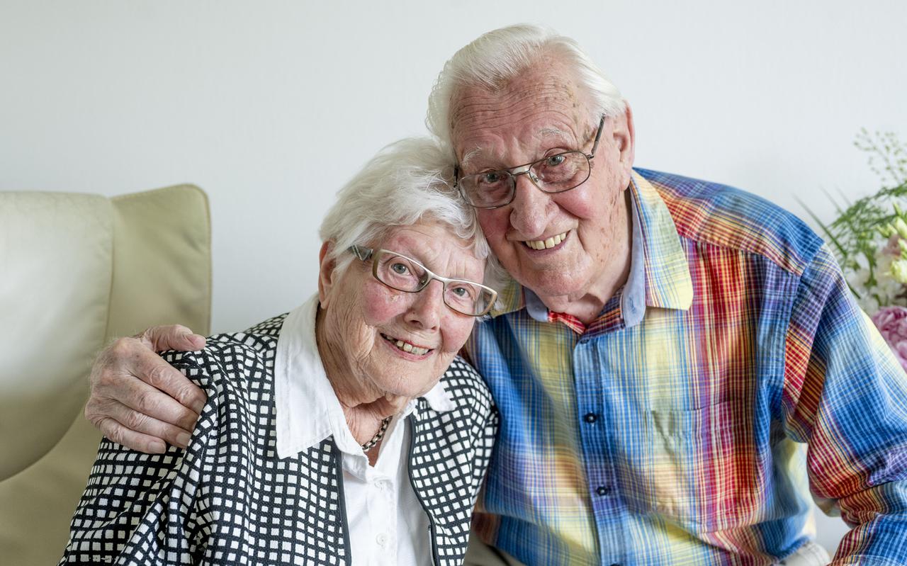 Piet de Roos en Sjoukje van der Horn, wonend in Stiens, gaven elkaar 70 jaar geleden het ja-woord.