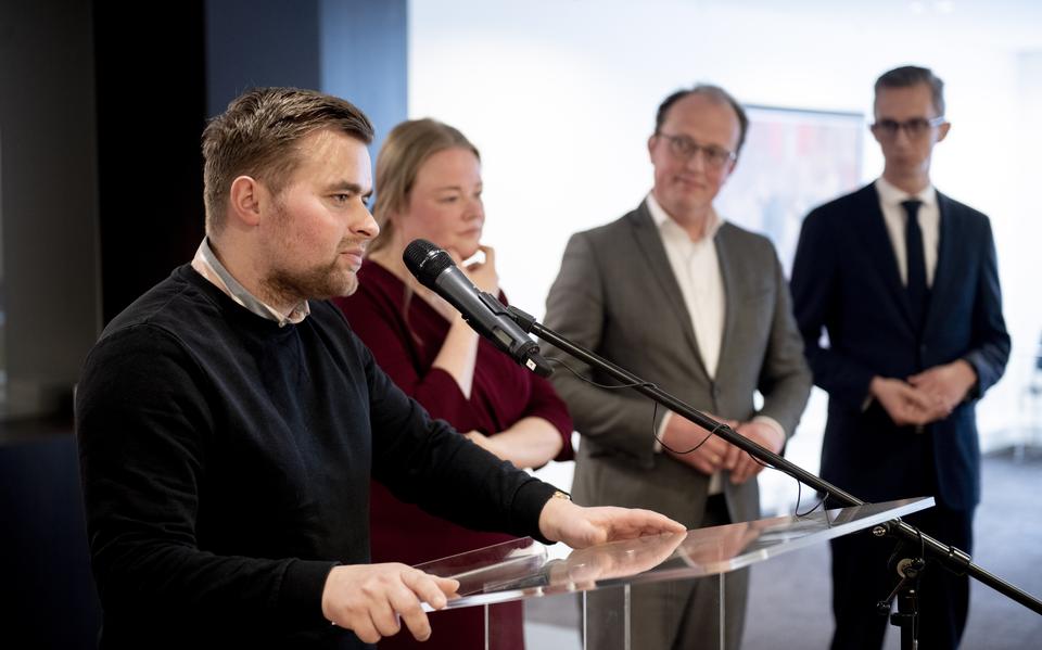 BBB-fractievoorzitter Abel Kooistra heeft vertrouwen in een coalitie met PvdA, CDA en CU, evenals de fractievoorzitters Edou Hamstra (PvdA), Friso Douwstra (CDA) en (r) Matthijs de Vries (CU).