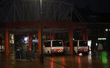Politiebusjes in het centrum van Drachten aan het begin van de avond.
