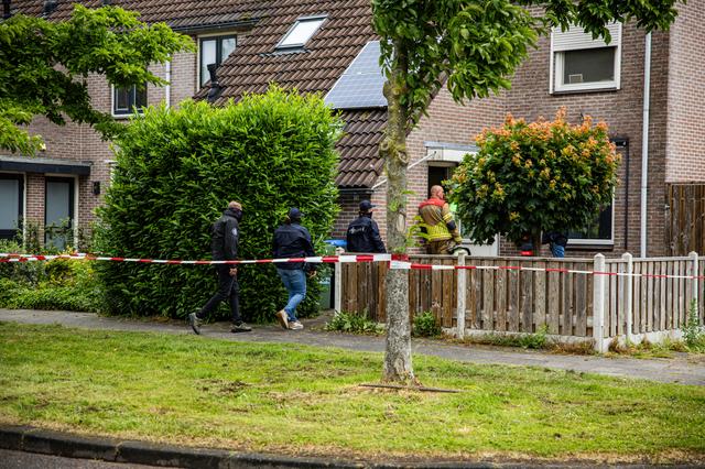 EOD in Leeuwarden voor mogelijk explosief: ‘Dit is een rustige straat. Maar wat doen we eraan’