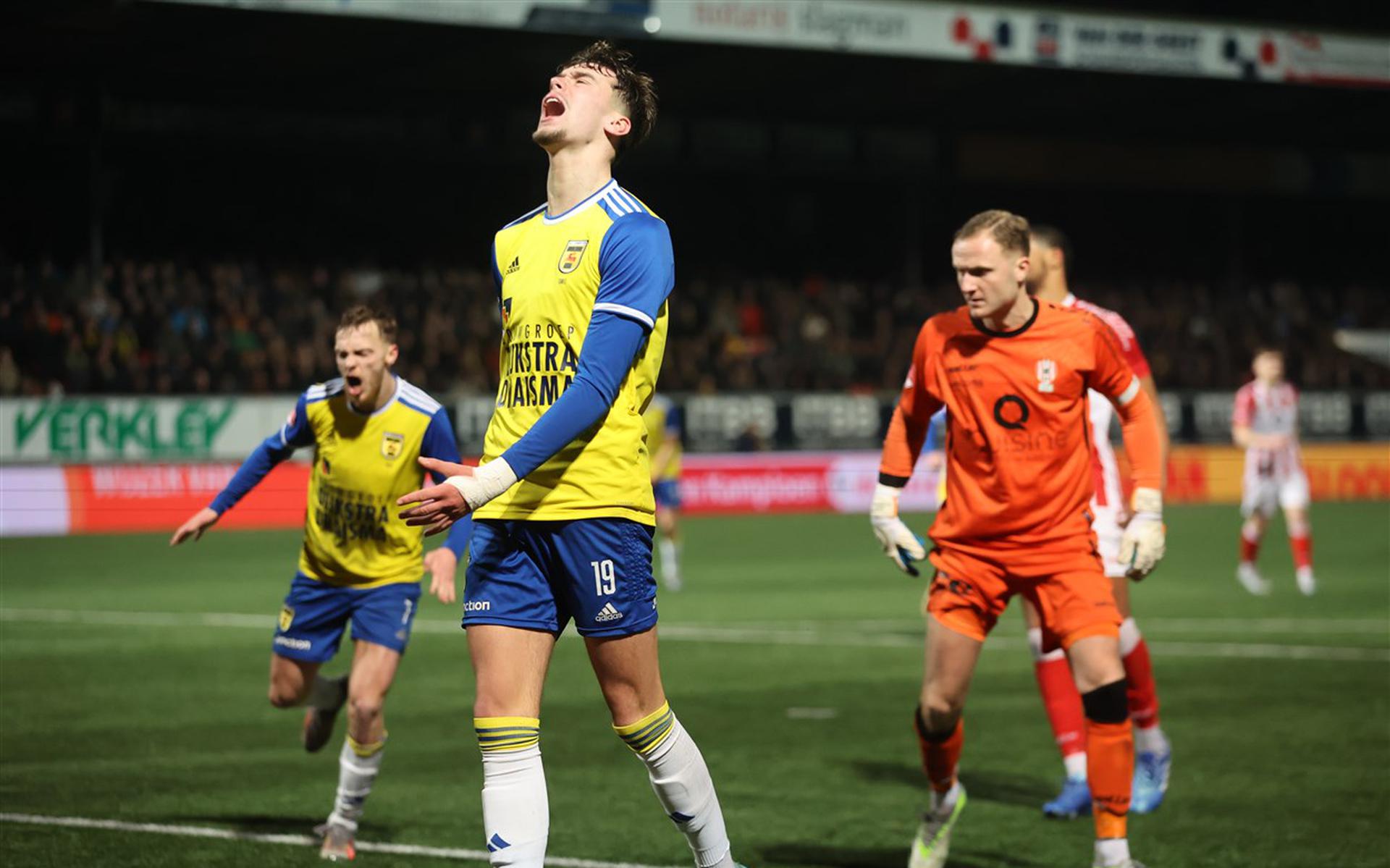 Pijnlijke Nederlaag Voor SC Cambuur In Eigen Stadion: Hekkensluiter TOP ...