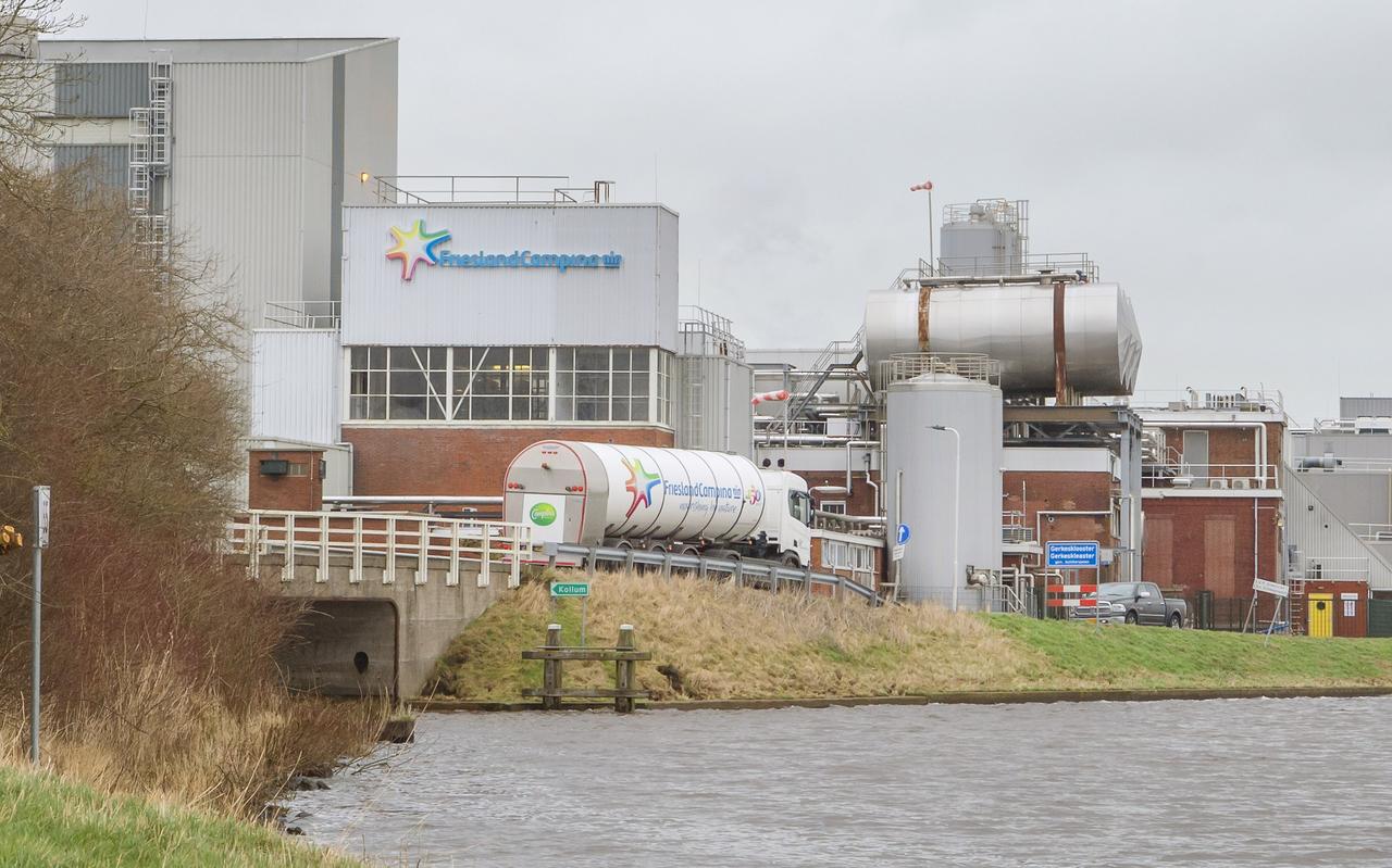 De zuivelfabriek van FrieslandCampina in Gerkesklooster. De zuivelfabriek van FrieslandCampina in Gerkesklooster.