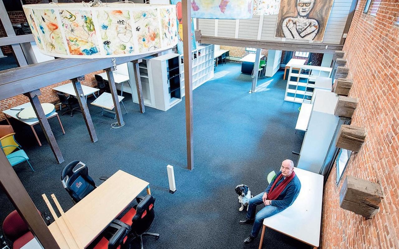 Eric Rudolphi van de Stichting Straatadvocaat in het voormalige pakhuis Koningsbergen aan het Zuidvliet. ,,We gaan hier geen zorg aanbieden, we faciliteren alleen.’’ Eric Rudolphi van de Stichting Straatadvocaat in het voormalige pakhuis Koningsbergen aan het Zuidvliet. ,,We gaan hier geen zorg aanbieden, we faciliteren alleen.’’
