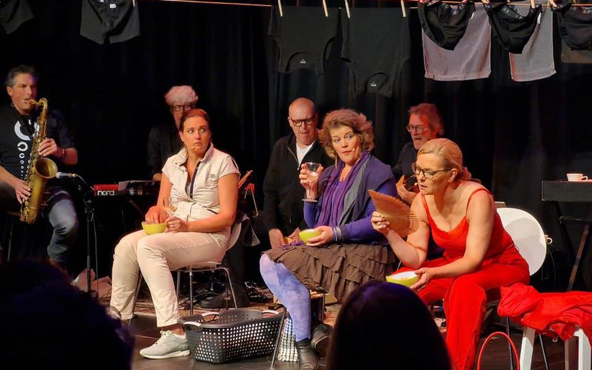 Muziektheatergroep Sater speelt ‘Wat dogge we mei mem?’ in MFC It Spektrum in Burdaard
