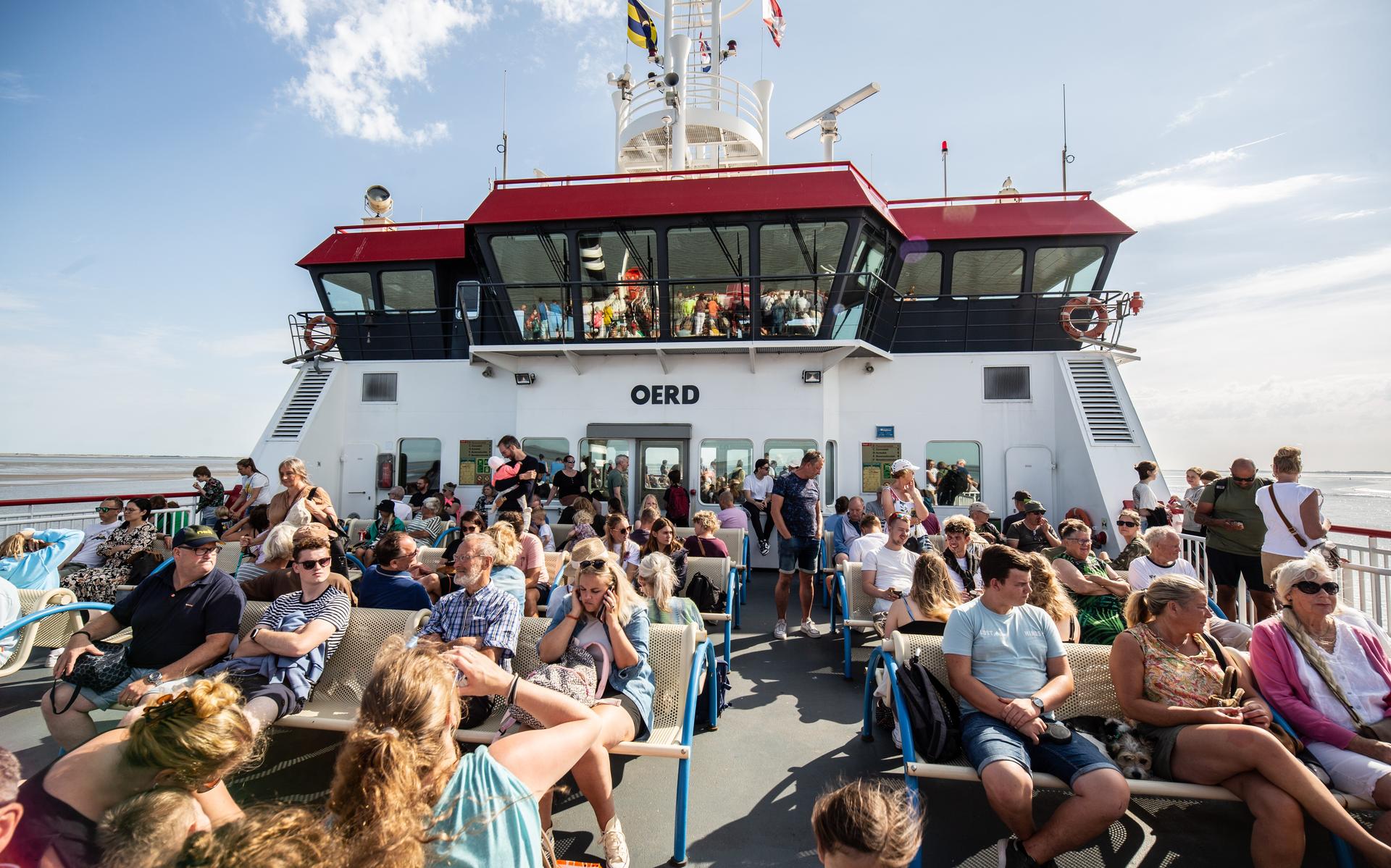 Burgemeester Leo Pieter Stoel van Ameland houdt zijn hart vast voor het