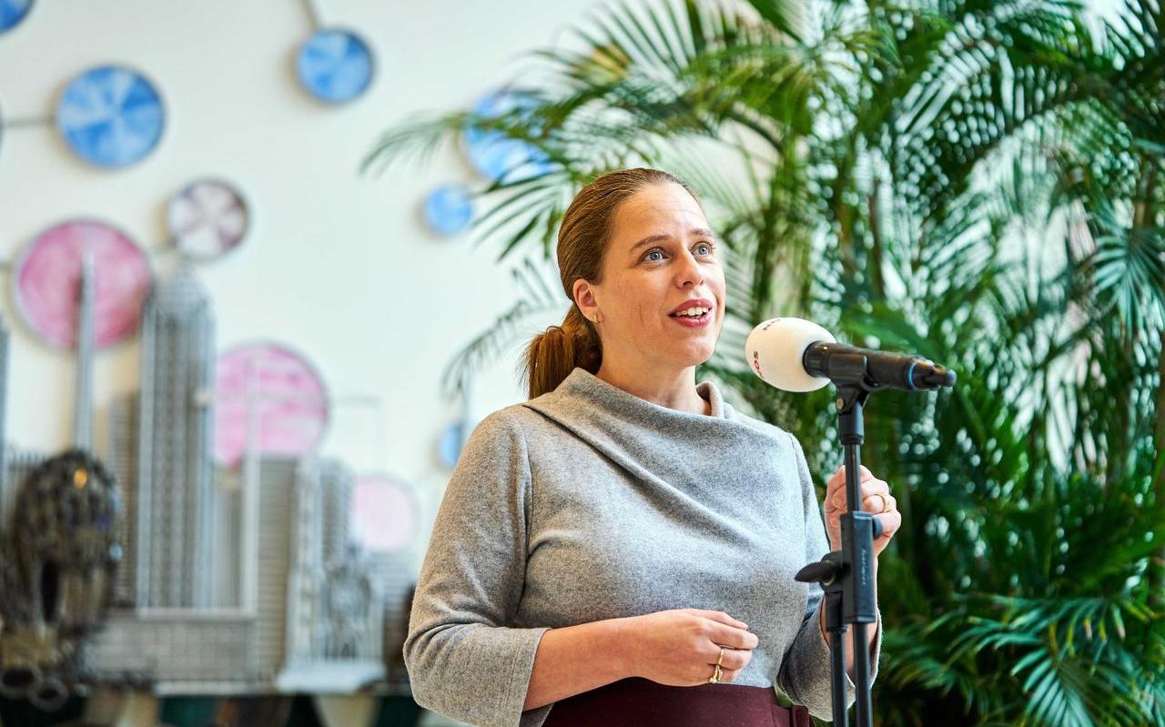 ‘Zonder voldoende geld, gooit de minister het stikstofprobleem over de schutting naar de provincies’. ‘Zonder voldoende geld, gooit de minister het stikstofprobleem over de schutting naar de provincies’.
