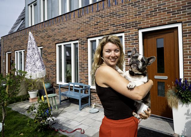 ‘Hier zorgt iedereen voor elkaar’, zegt Suzanne (32) over buurtje met eerste 65 sociale huurwoningen