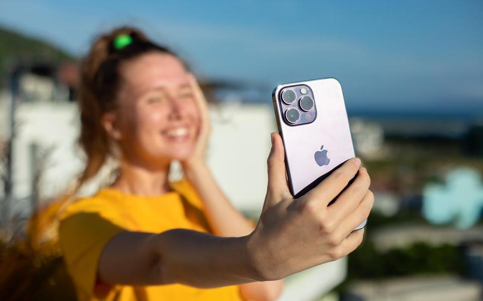 ‘Jongeren moeten veel meer dan vroeger bezig zijn met hun identiteit en hun 'personal branding'.’ Foto: Shutterstock