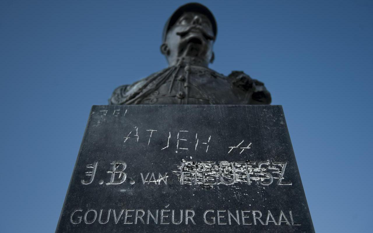 Bekrast monument voor generaal Van Heutsz in Coevorden. FOTO ARCHIEF LC