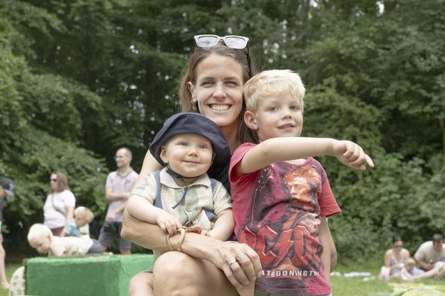 Sep (3), Levi (1) en Réon (0) beleven hun eerste festival op Simmerdeis in Drachten