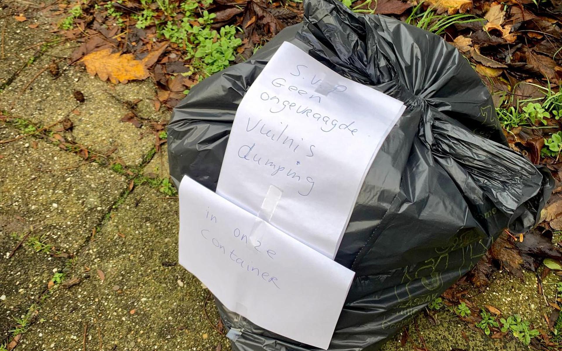 Gedumpte afvalzakken in Leeuwarden. ‘Eerdere ervaringen in andere steden met diftar tonen aan dat die overlast alleen maar toeneemt.’