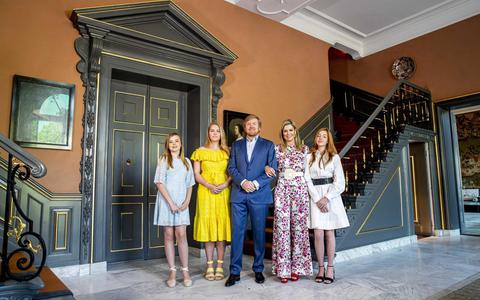 Koning Willem-Alexander sprak maandag in paleis Huis ten Bosch, omringd door zijn gezin, het volk toe. ,,Het coronavirus laat zich niet de les lezen.’’
