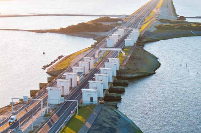 Risico's op storingen bij spui Afsluitdijk neemt toe