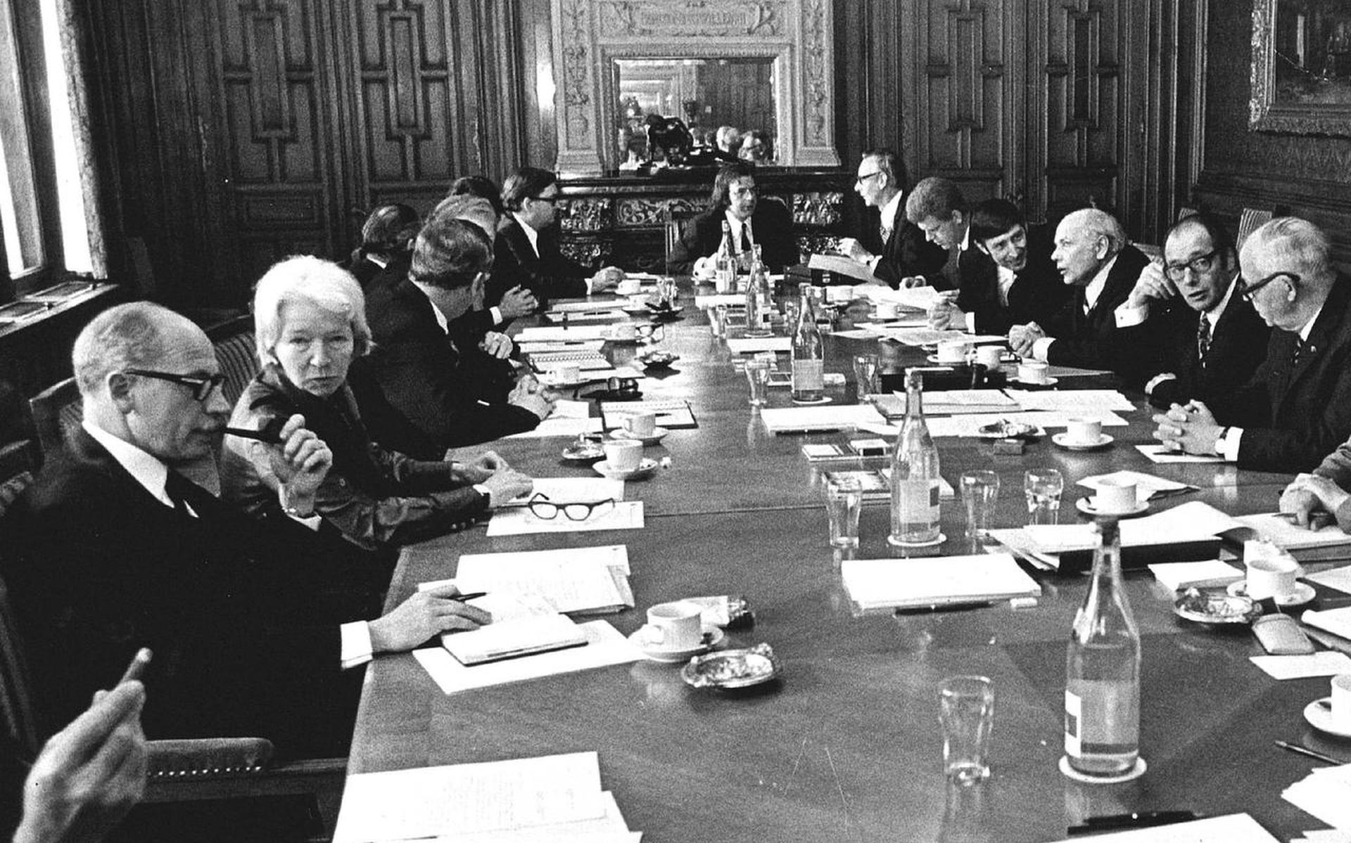 11 mei 1973: het Kabinet Den Uyl treedt aan, met tweede van links Irene Vorrink. Foto: ANP