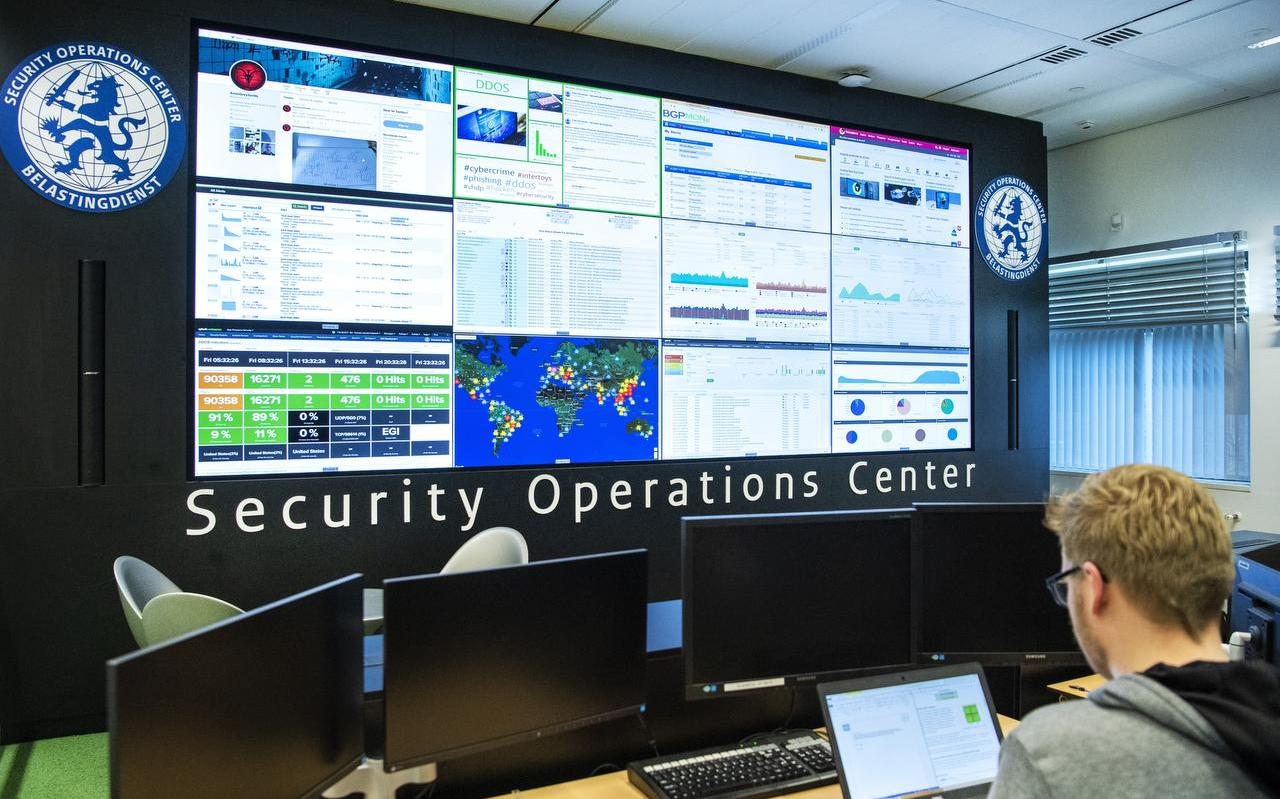 Het Security Operation Center op de afdeling ICT van de Belastingdienst. Het Security Operation Center op de afdeling ICT van de Belastingdienst.