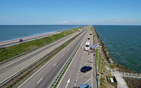 De Afsluitdijk.