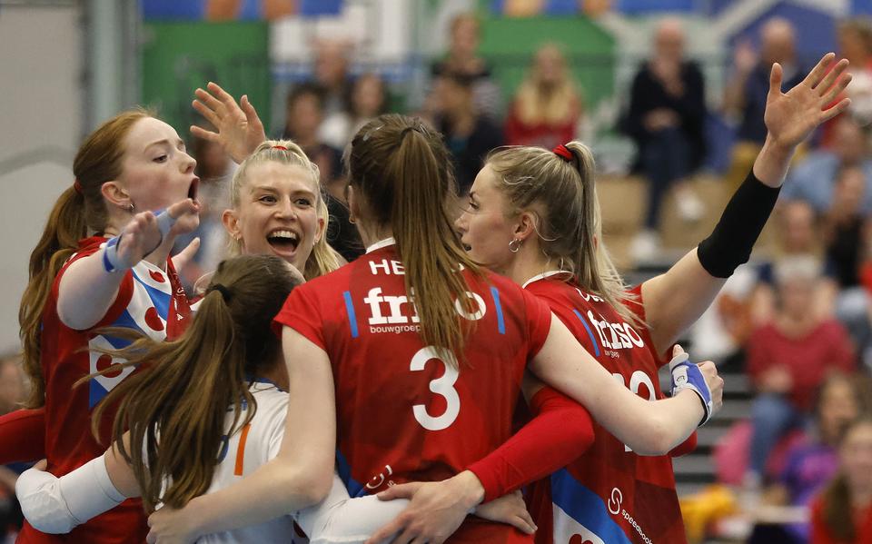 De volleybalsters van Friso Sneek konden vrijdagavond de derde landstitel op rij vieren.