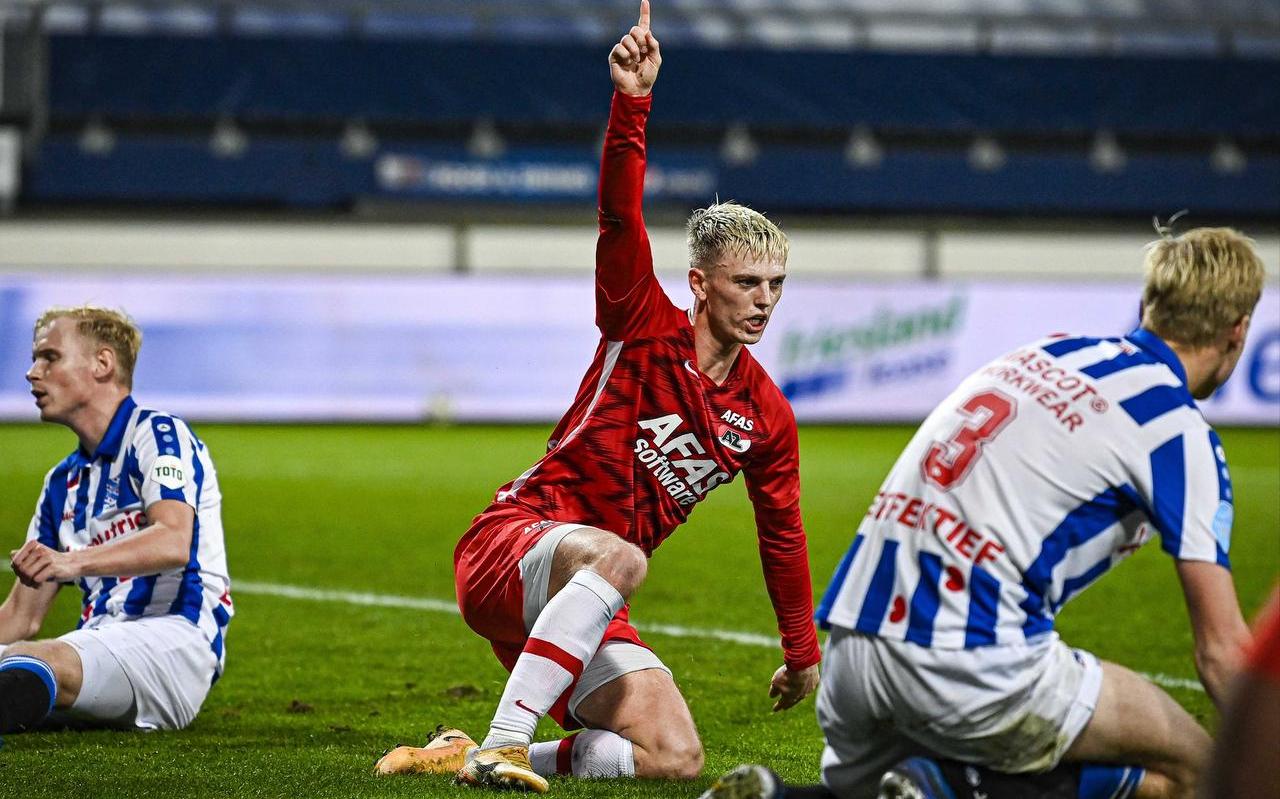 Lucas Woudenberg (links) treurt net als Jan Paul van Hecke (rechts) na de 0-2. Albert Gudmundsson juicht. Lucas Woudenberg (links) treurt net als Jan Paul van Hecke (rechts) na de 0-2. Albert Gudmundsson juicht.