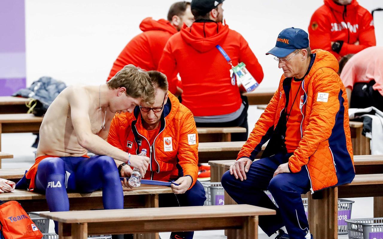Jorrit Bergsma reed zijn snelste 10 kilometer ooit, maar rondom hem alleen maar bedrukte gezichten. FOTO ANP/KOEN VAN WEEL Jorrit Bergsma reed zijn snelste 10 kilometer ooit, maar rondom hem alleen maar bedrukte gezichten. FOTO ANP/KOEN VAN WEEL