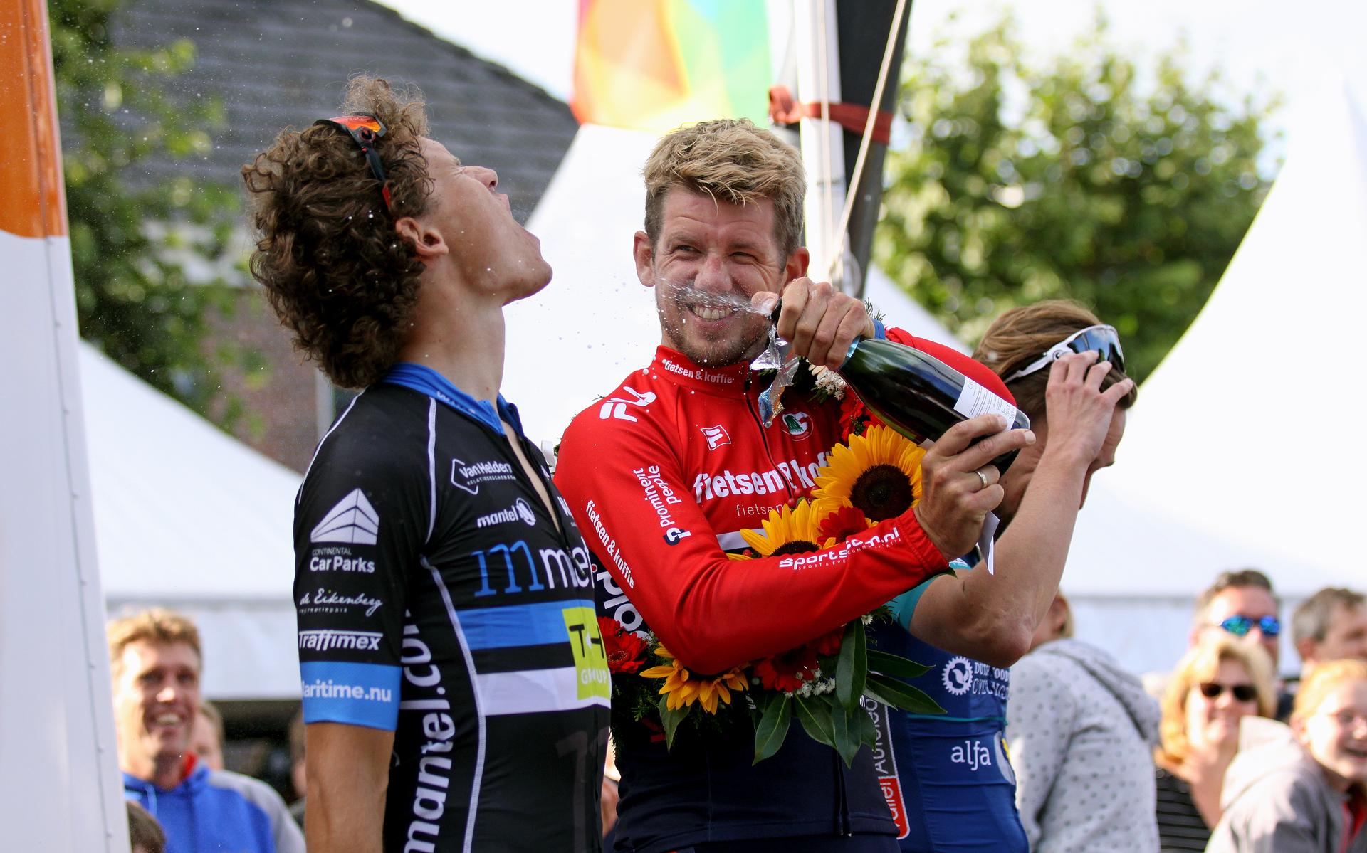 Eerste elitezege voor Douwe de Vries in Oentsjerk - Leeuwarder Courant