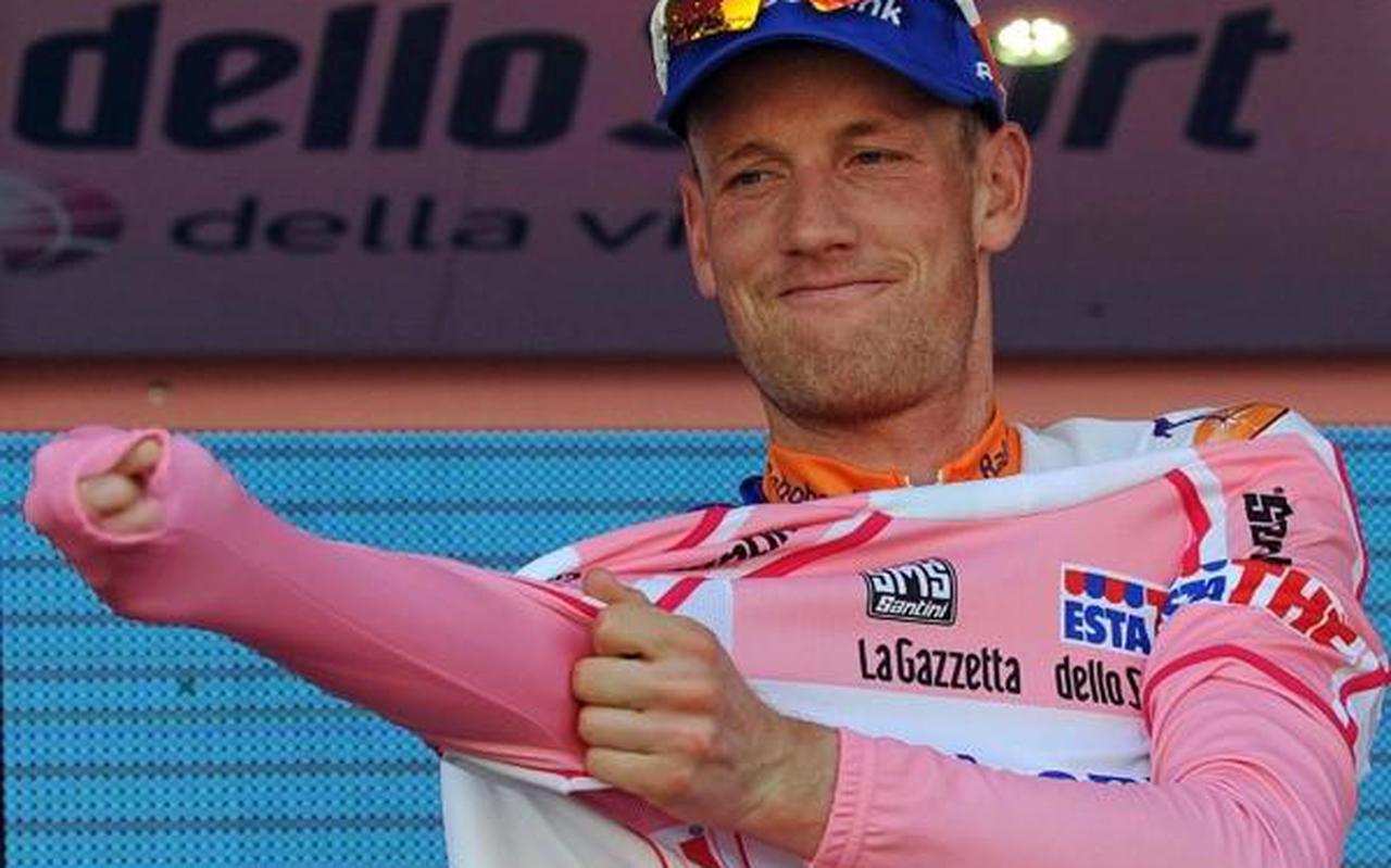 Pieter Weening met de roze trui in de Giro van 2011.