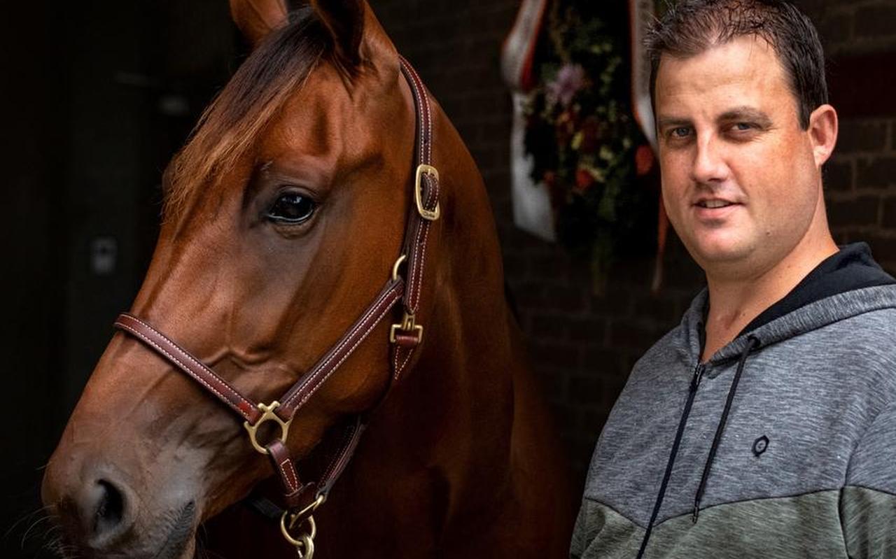 Nederland, Ter Band, 09-09-2020. Pikeur Chiel Wildhagen winnaar van de Sweepstakes kreeg na een ziekte de kans van Eelke Kruis om bij hem trainer te worden. KM 110 Nederland, Ter Band, 09-09-2020. Pikeur Chiel Wildhagen winnaar van de Sweepstakes kreeg na een ziekte de kans van Eelke Kruis om bij hem trainer te worden. KM 110