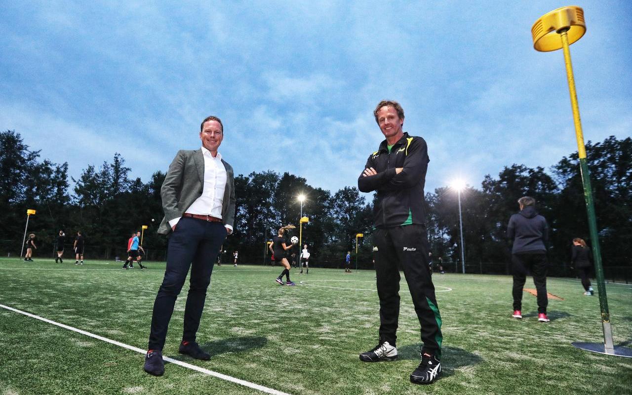 Voorzitter Gouke de Vries (links) en trainer Henk Jan Mulder tijdens een training van LDODK. Voorzitter Gouke de Vries (links) en trainer Henk Jan Mulder tijdens een training van LDODK.