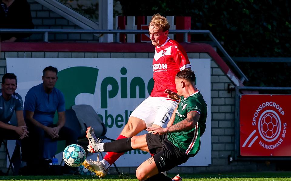 Jolt Postma (links), hier op archiefbeeld, was tegen Genemuiden dichtbij een doelpunt.