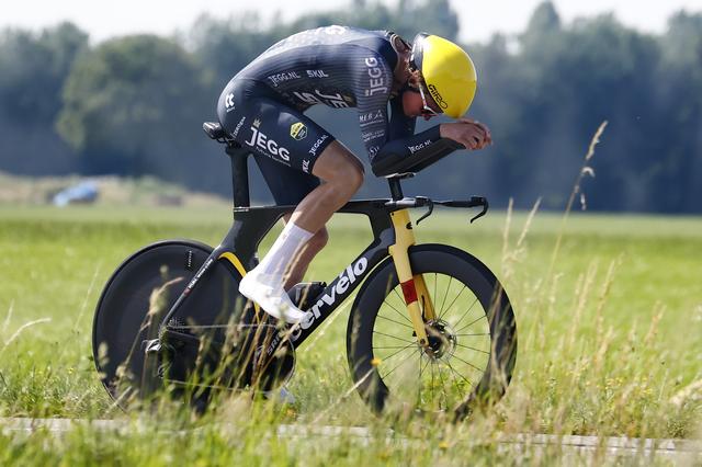 Thijs Wiersma (18) uit Sint Nicolaasga rijdt na sleutelbeenbreuk naar brons op snikheet NK tijdrijde