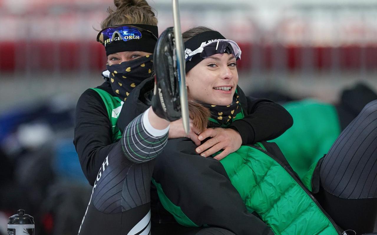 Vlak voordat Femke Kok in Inzell in quarantaine ging, kon ze nog even rekken en strekken in de buitenlucht bij de schaatshal. Vlak voordat Femke Kok in Inzell in quarantaine ging, kon ze nog even rekken en strekken in de buitenlucht bij de schaatshal.