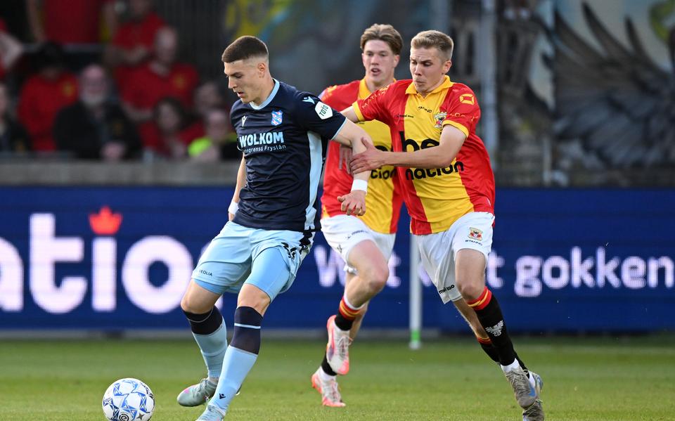 Milos Lukovic in duel met Oliver Antman.