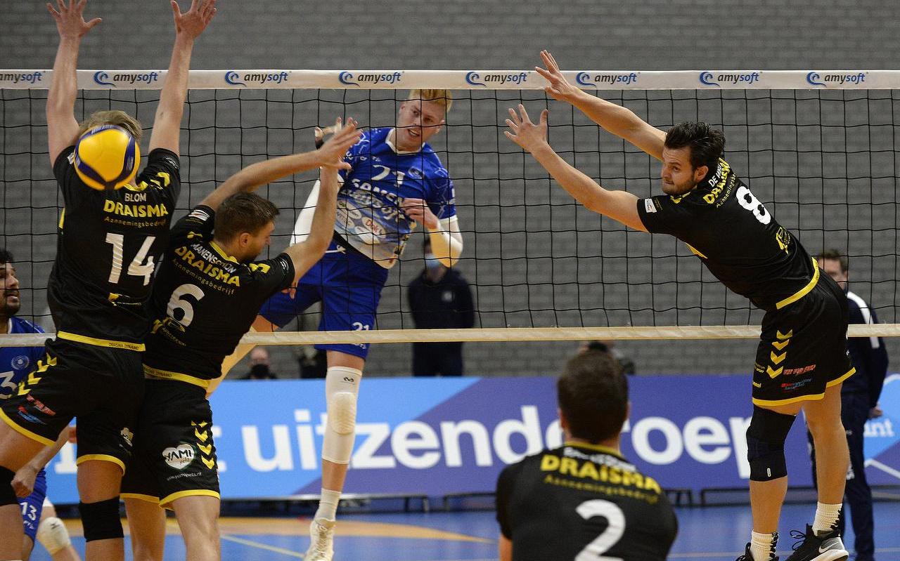 Bennie Tuinstra heeft namens Lycurgus met succes uitgehaald in de verloren topper tegen Dyname. Bennie Tuinstra heeft namens Lycurgus met succes uitgehaald in de verloren topper tegen Dyname.