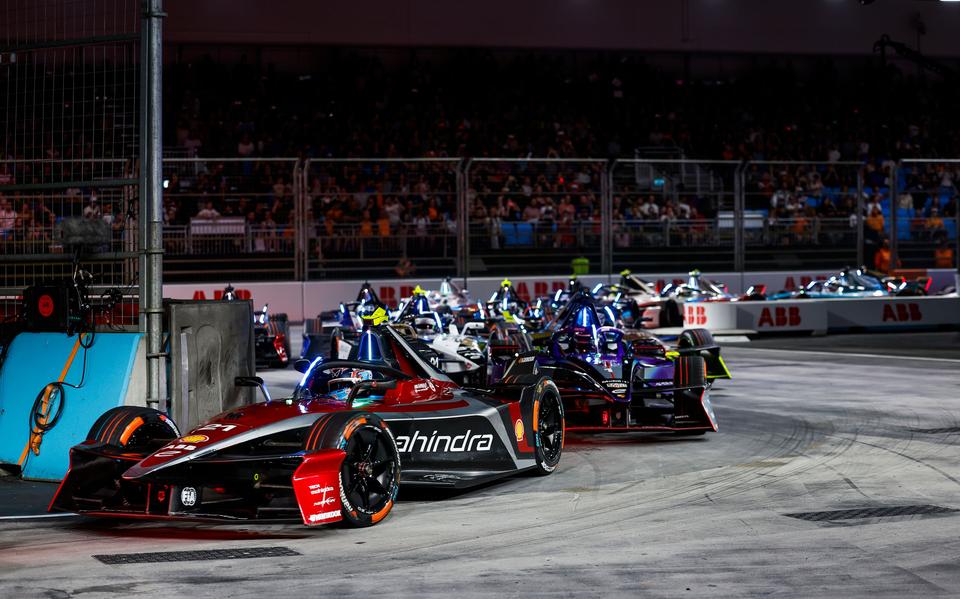 Nyck de Vries leidt de dans tijdens de E-Prix van Londen.