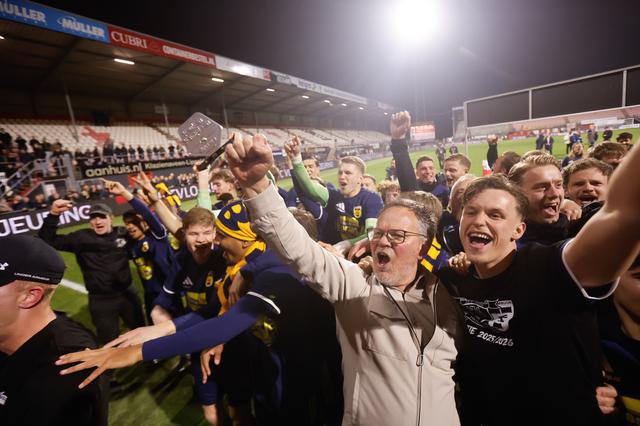 Hoe laat begint de huldiging van SC Cambuur? En wat is de route van de busrit door Leeuwarden?