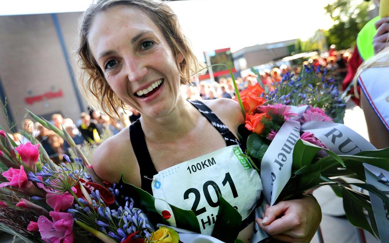 Hinke Schokker op 14 september vorig jaar, nadat ze het NK 100 kilometer in Winschoten glansrijk heeft gewonnen. Hinke Schokker op 14 september vorig jaar, nadat ze het NK 100 kilometer in Winschoten glansrijk heeft gewonnen.