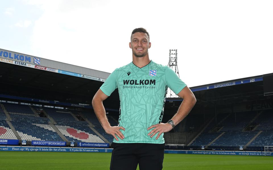SC Heerenveen heeft in Nordin Bakker een derde doelman gevonden. De keeper komt transfervrij over van Almere City. 