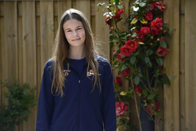 Indy Veltman (16) mist haar eerste EK door een blunder van de turnbond. Hoe kijkt ze terug?